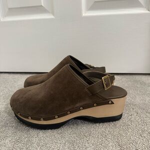 NWOT WOMENS M. GEMI GRETA CLOGS BACKSTRAP Brown Suede EU 39.5 US 8.5 W OR 9N